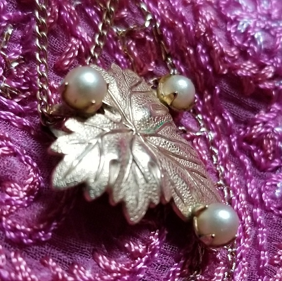Relisted -Vintage 12k gold filled leaf necklace faux pearls - Picture 4 of 8